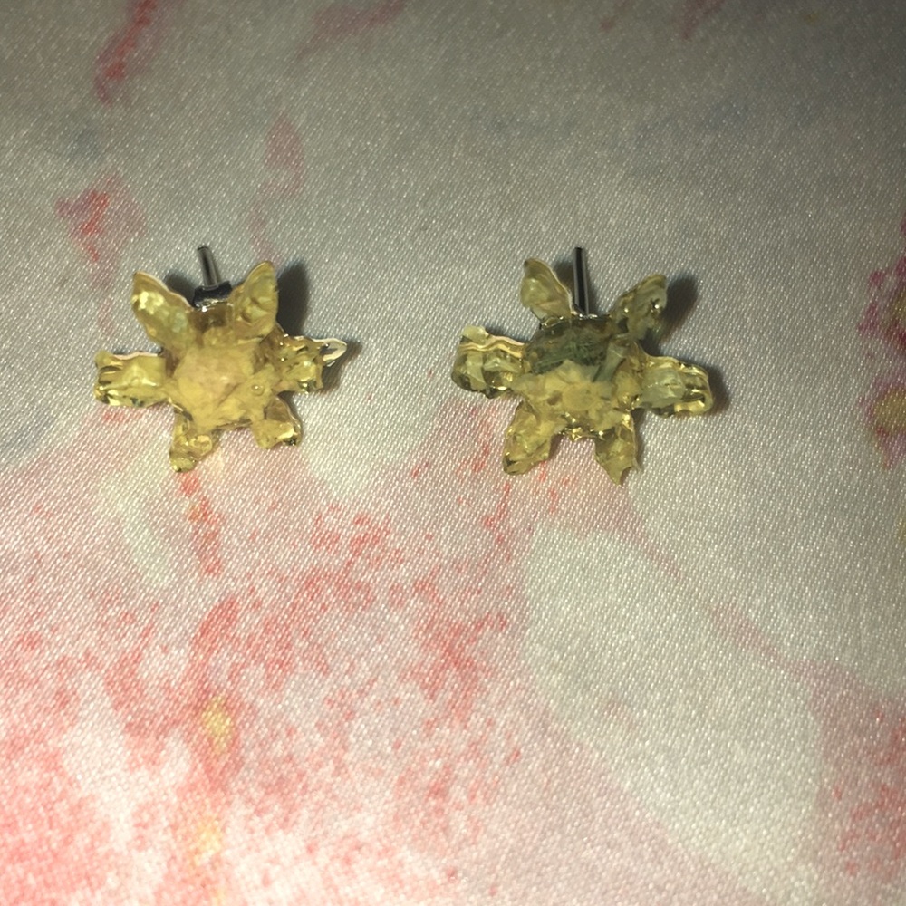 Yellow pressed flower sun-shaped earrings